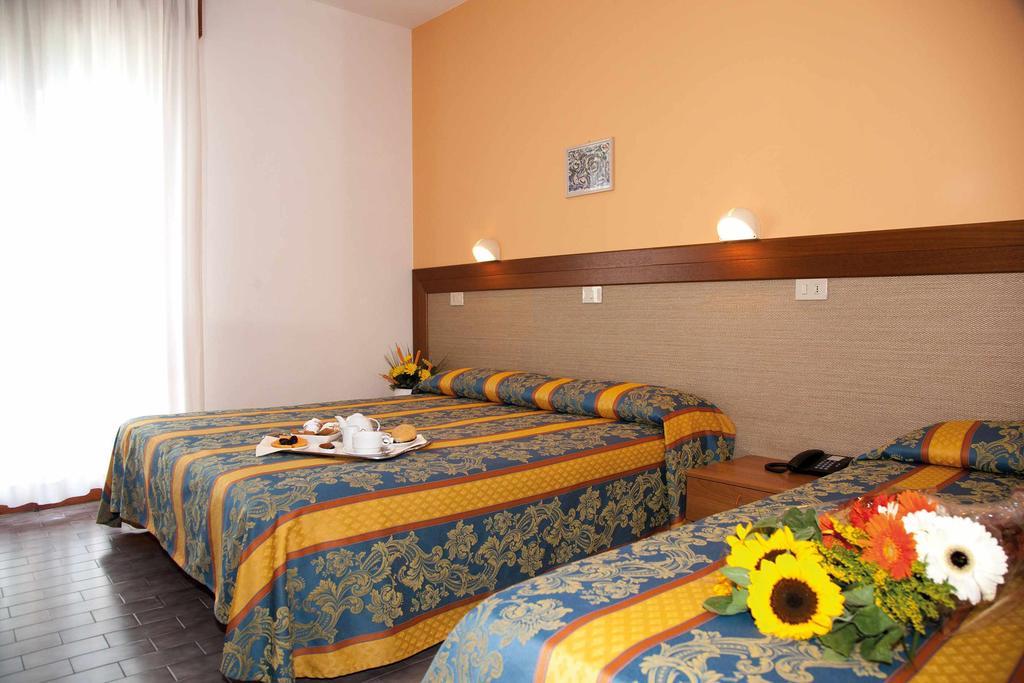 Hotel Bettina Lido di Jesolo Esterno foto