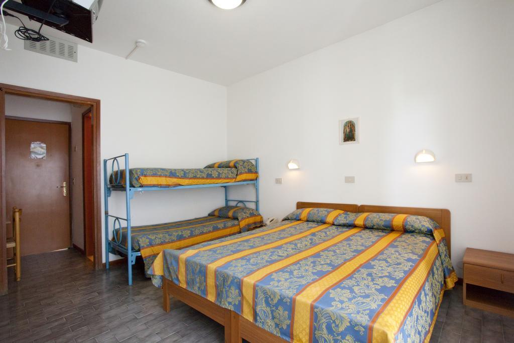 Hotel Bettina Lido di Jesolo Esterno foto